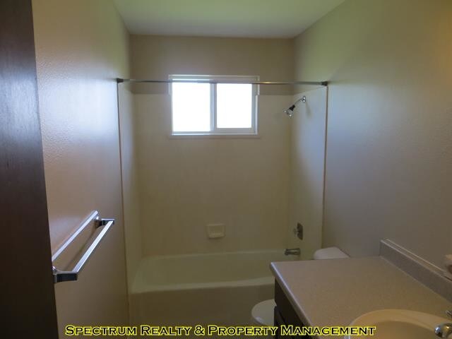 Building Photo - 3 BD/2 BA Duplex in Orem!