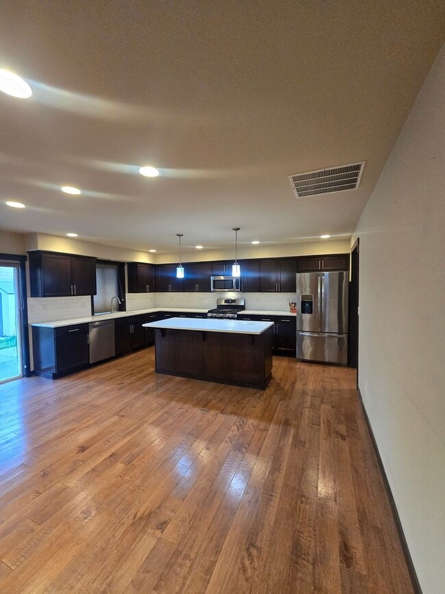 Foto del edificio - Welcome to this beautiful 4-bedroom, 2.5-b...