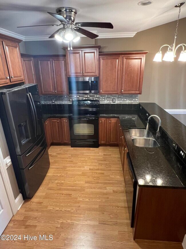 Building Photo - 2300 Dovedale Dr