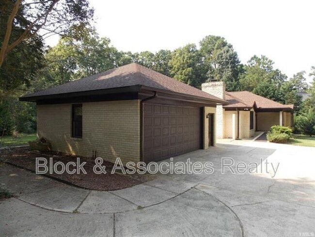 Building Photo - 5409 Pine Dr