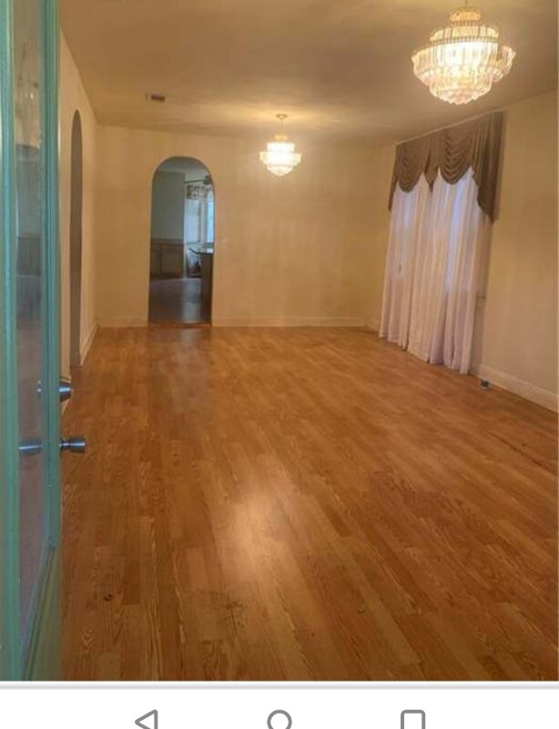 Foto del edificio - 2744 Dreux Ave