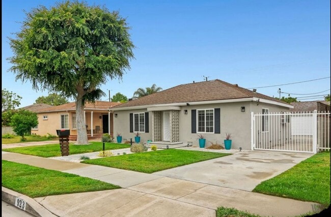 Building Photo - 923 W Orange Grove Ave