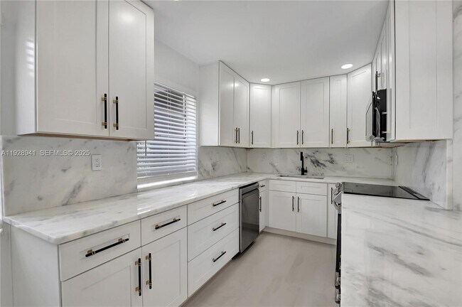 Foto del edificio - 708 Normandy Ln