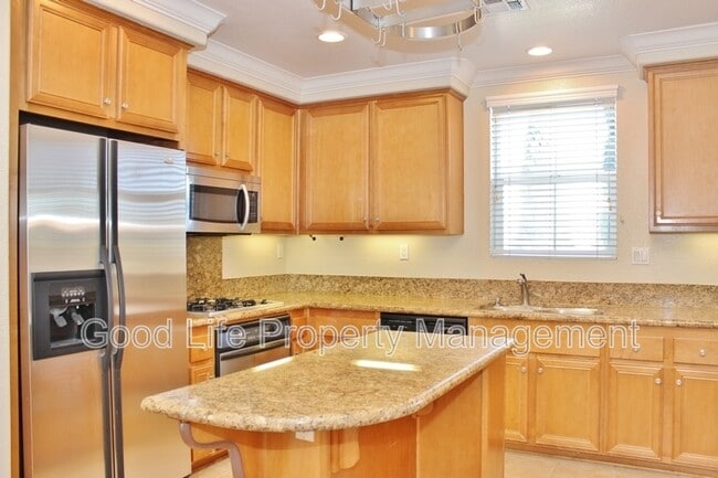 Building Photo - 2917 Villas Way