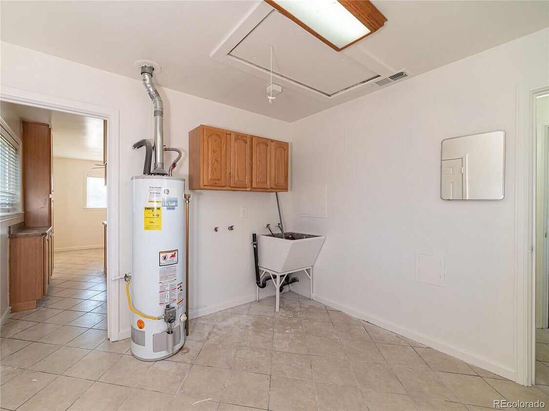 Foto del edificio - 9170 Cedar Ct