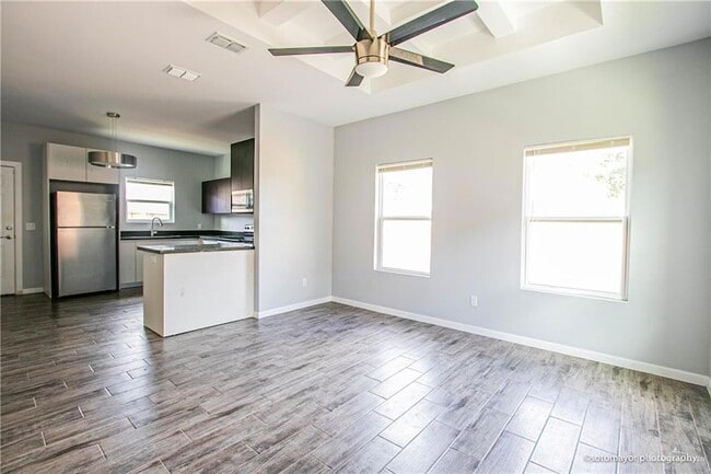 Building Photo - 3907 Valeria St