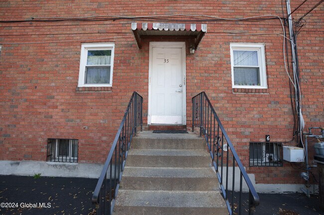 Foto del edificio - 35 McAlpin St