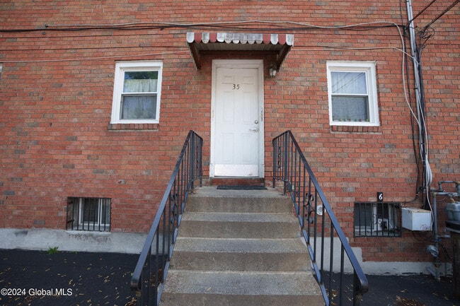 Building Photo - 35 McAlpin St