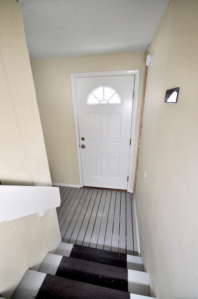 Building Photo - 220 Main St