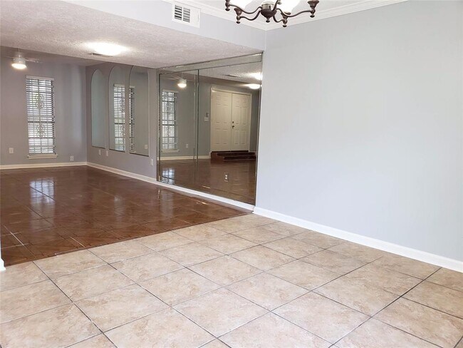 Building Photo - 10837 Sandpiper Dr