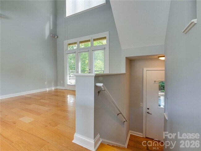 Foto del edificio - 927 Garden District Dr