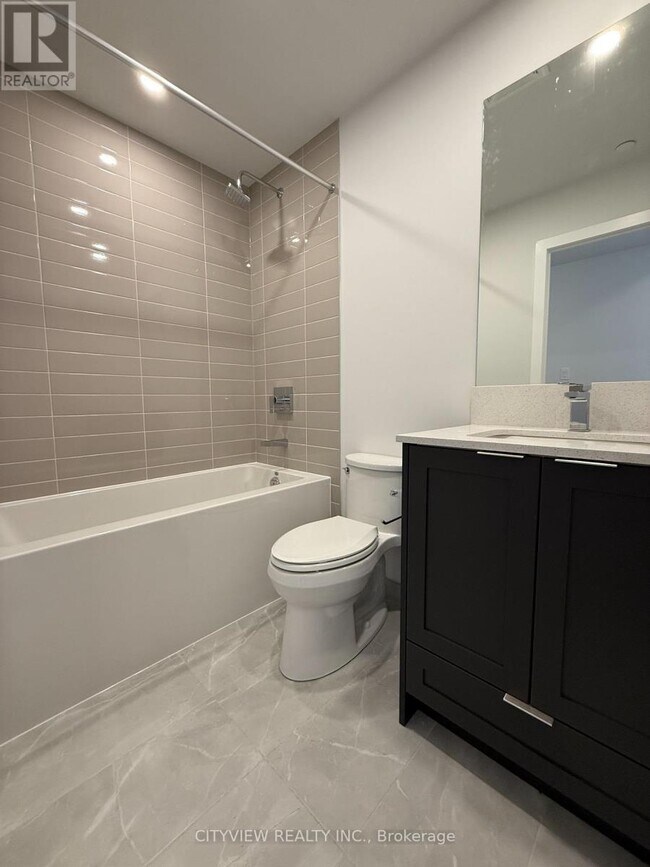Photo du bâtiment - 430-1430 Square One Dr