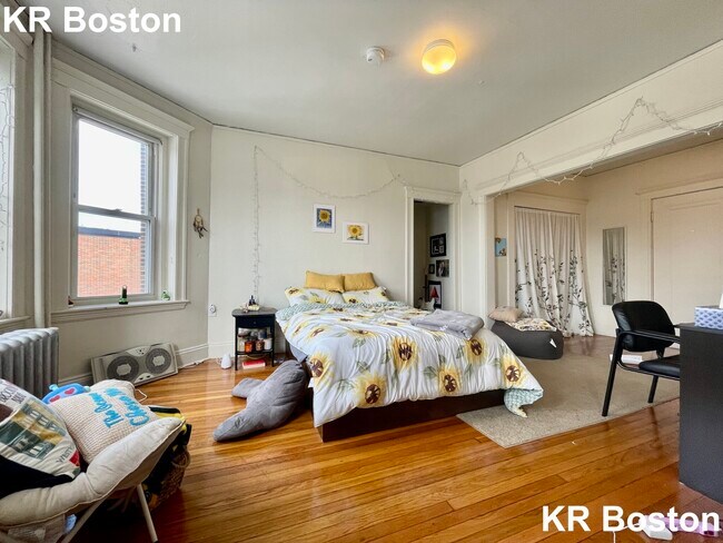 Building Photo - 1244 Boylston St