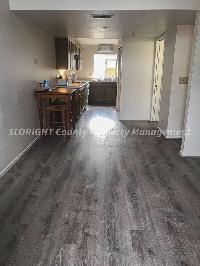 Foto del edificio - AVAILABLE NOW - 2 Bedroom plus den and loft / 2 Bathroom Condo on East Foothill in SLO