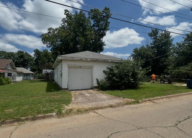 Building Photo - 408 S Highland Ave