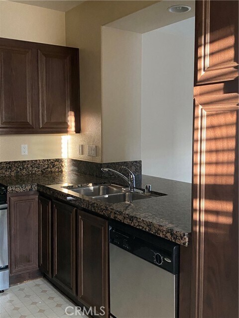 Foto del edificio - 17871 Shady View Dr