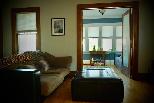 Sala de estar - 4136 Elliot Ave