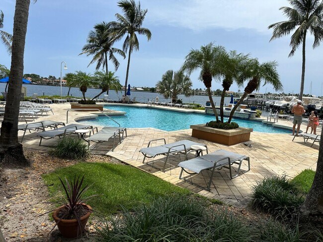 Foto del edificio - 160 Yacht Club Way