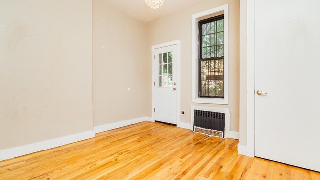 Foto del edificio - 1154 Gates Ave