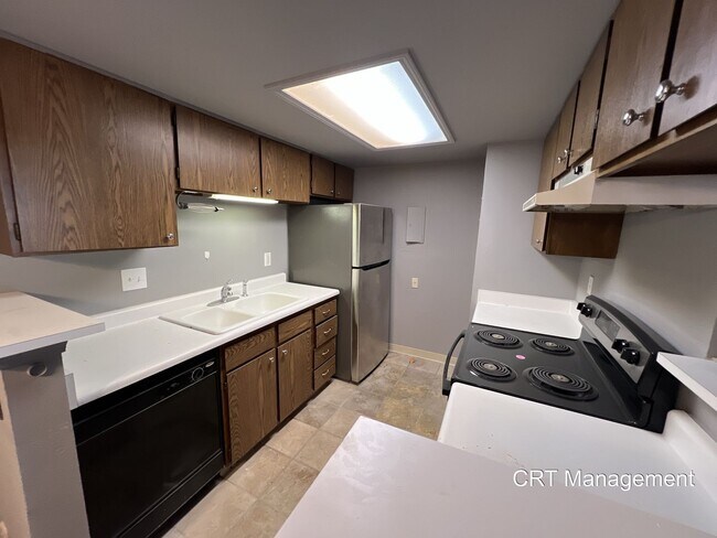 Building Photo - 8555 S Fairmount Dr