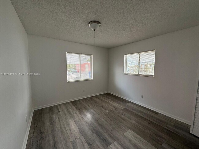Foto del edificio - 2631 NW 25th St