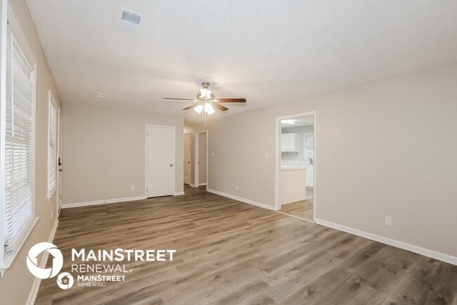 Building Photo - 2630 King George Ct NE