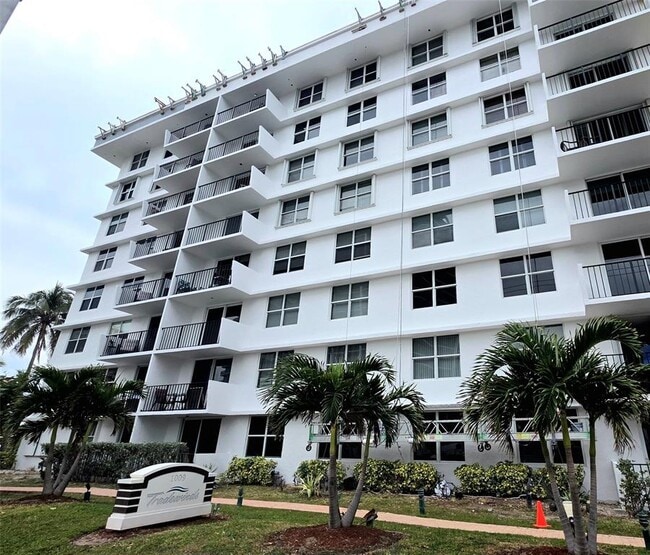 Building Photo - 1009 N Ocean Blvd