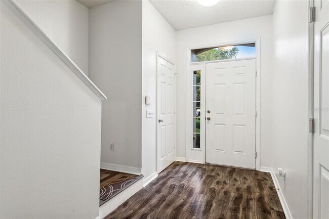 Building Photo - 655 Vallance Way NE