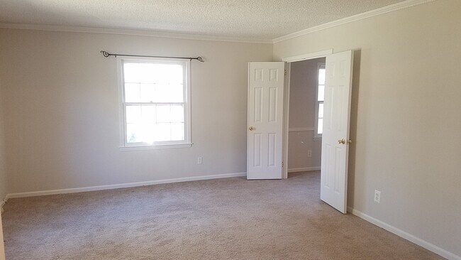 Foto del edificio - Well maintained ranch home in Charlotte!