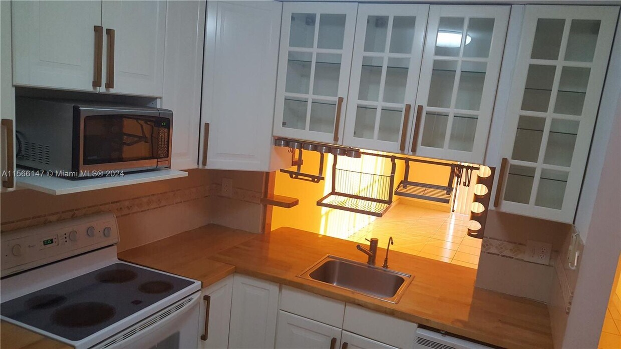 Primary Photo - 988 NW 104th Avenue 206, Pembroke Pines, F...