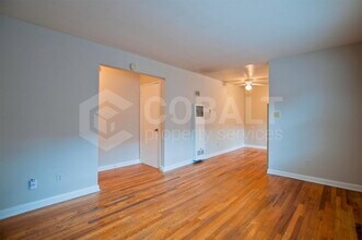 Building Photo - 944 St Charles Ave NE