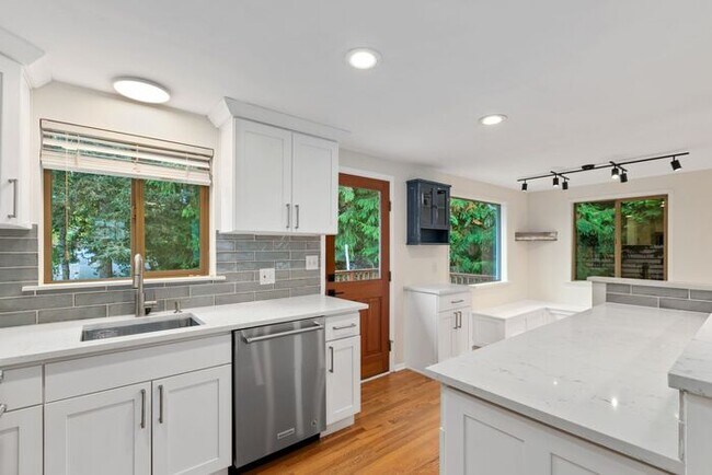 Building Photo - Fabulous Air Conditioned Gregory Heights C...