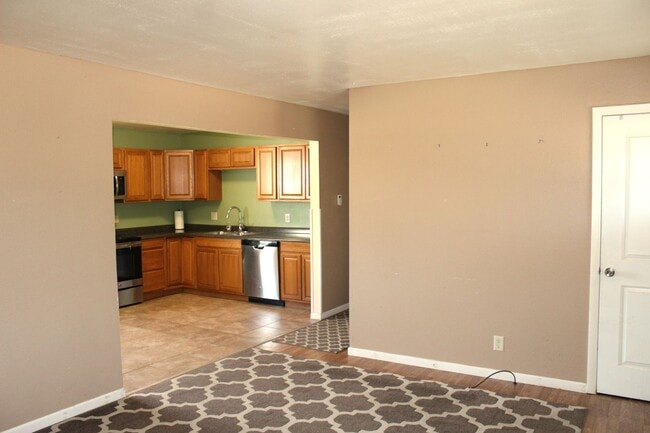 Building Photo - ALL PROSPECTIVE TENANTS MUST SUBMIT A $58 ...