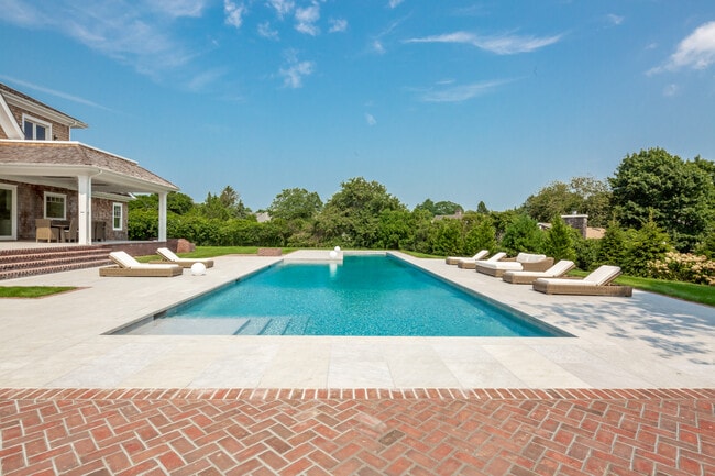 Foto del edificio - 126 Somerset Ave