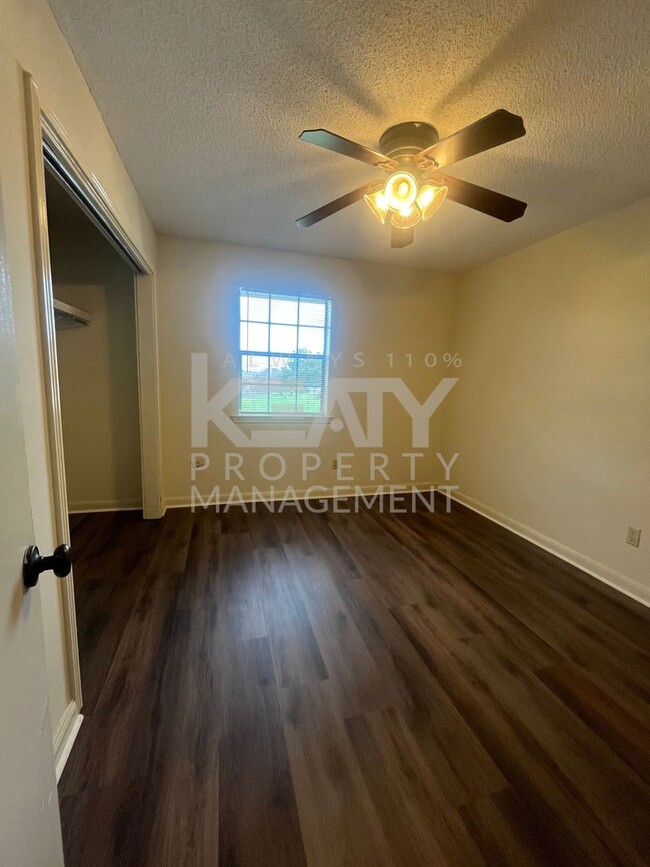 Building Photo - 2 Bedroom Townhouse in Lafayette!