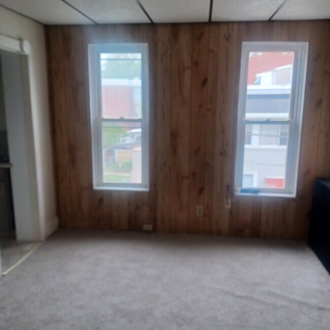 Sala de estar / 12x15 - 324 Franklin St