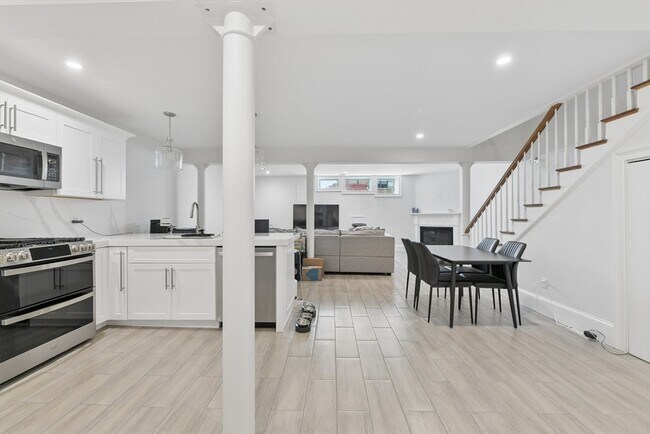 Foto del edificio - 467 E 8th St