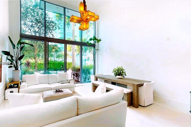 Foto del edificio - 6000 Collins Ave