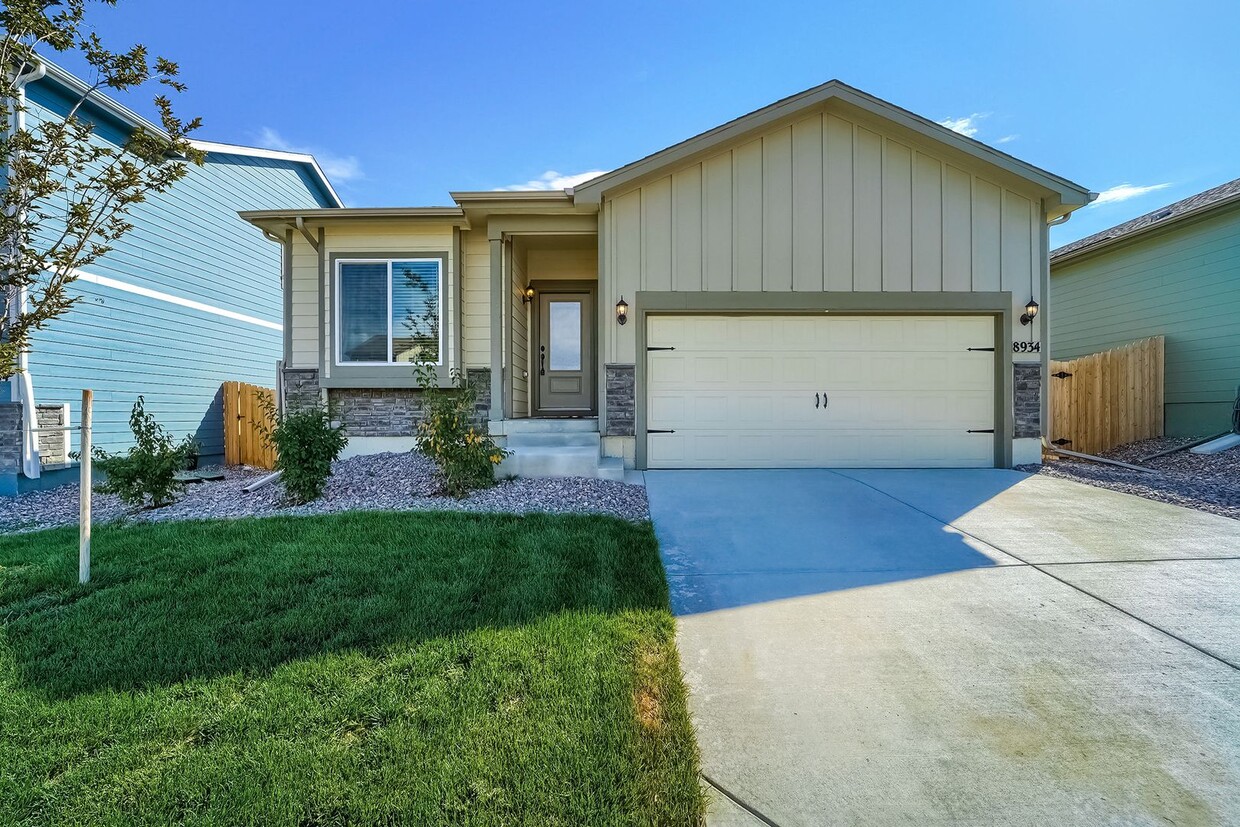 Foto principal - 3 Bedroom single family home in Commerce City