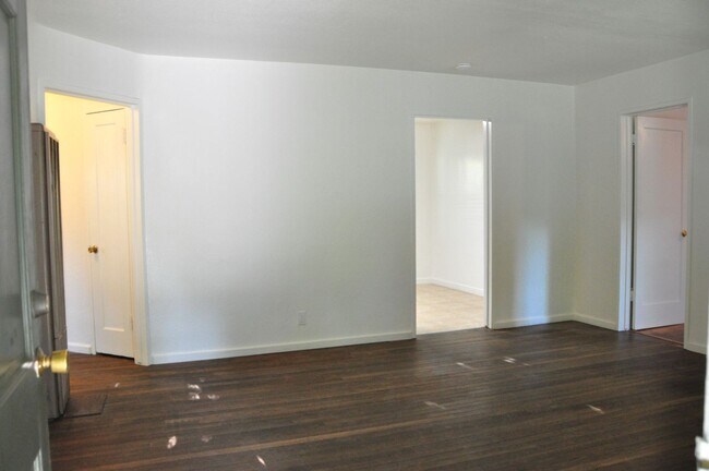 Building Photo - 3 Bedrooms, 1 Bathroom Classic Napa Westwo...