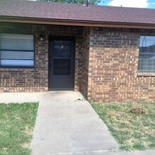Building Photo - 921 W 15th Ln