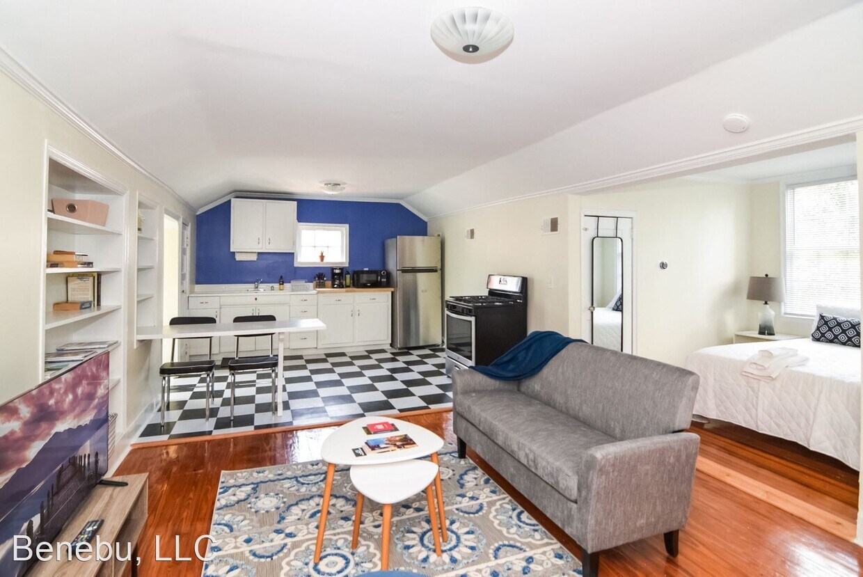 1 br, 1 bath House 1013B Ave. House Rental in North