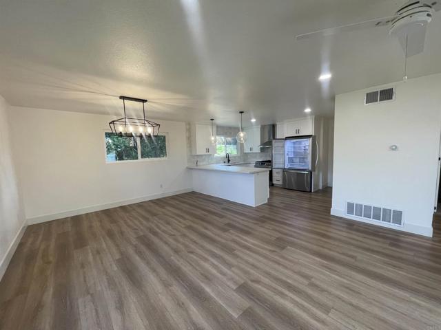 Foto del edificio - 9306 Hollyhock Ln