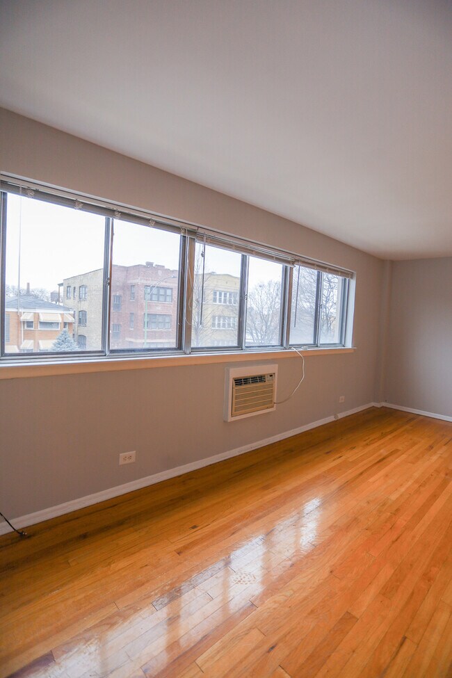 Building Photo - 5701 N Kimball Ave