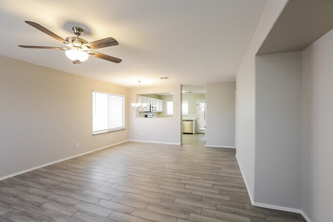 Building Photo - 9243 E Carmel Ave