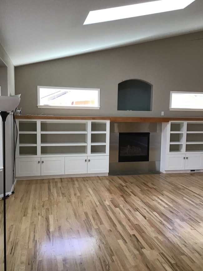 Building Photo - Beautiful 4 Bedroom Home in SE Bend