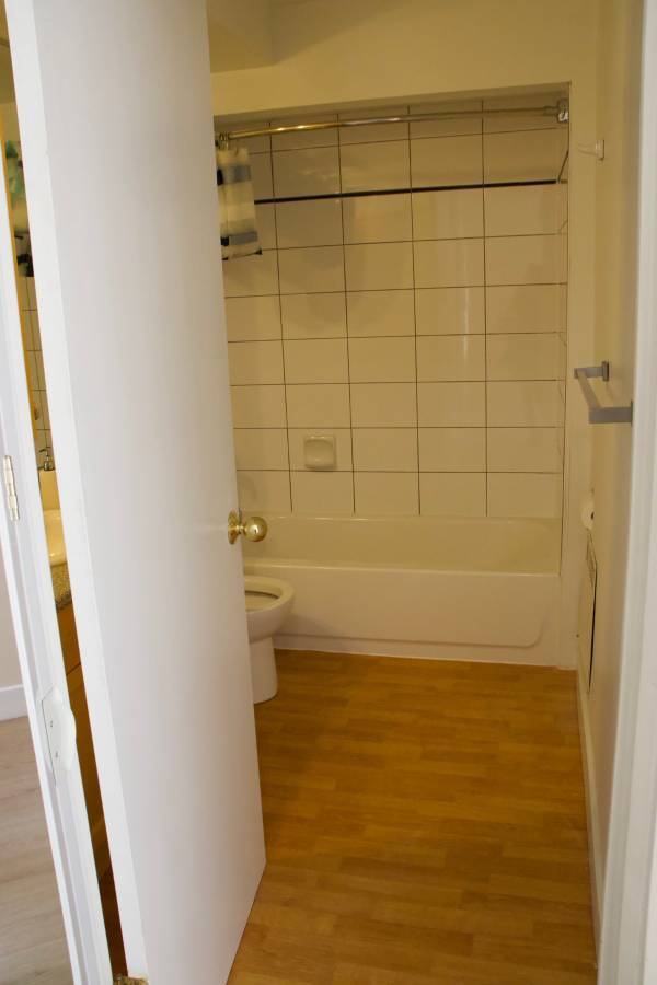Building Photo - Cambie Plaza - 1BR 1BA