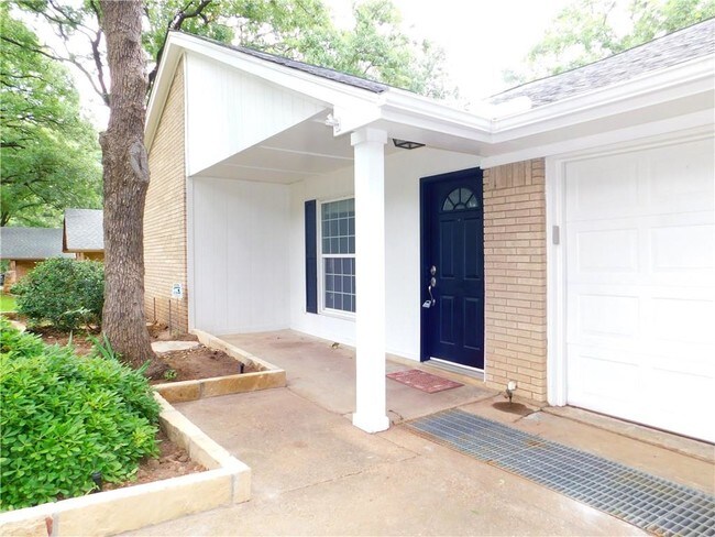 Building Photo - 210 Lake Vista W