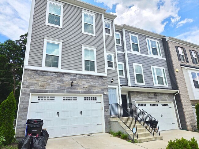 Beautiful 3 BR/3.5 BA EOG Townhome in Laurel! - Beautiful 3 BR/3.5 BA EOG Townhome in Laurel!