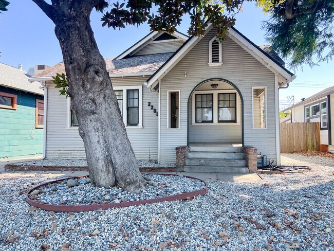 Building Photo - 3 Bed, 2 Bath East Sacramto Area Home